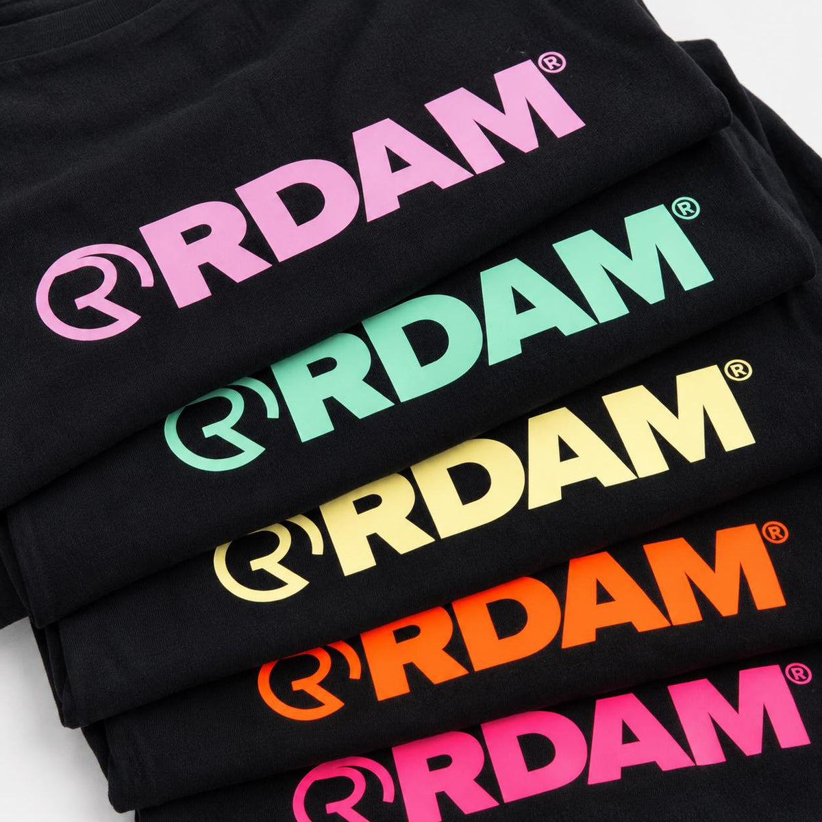 RDAM® | Iconic Essential op Zwart | T-Shirt